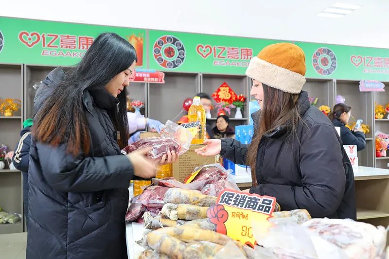 也格孜托别乡：年货促销暖民心 欢乐祥和迎新春-骆驼帮