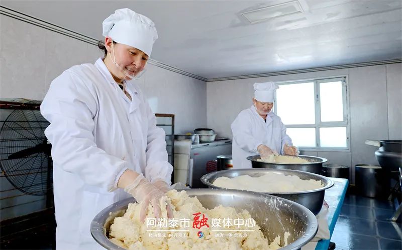 日照金山丨阿勒泰市“日照金山”服务站：“四小”基地赋能 产供销全链条激活乡村振兴新动能-骆驼帮