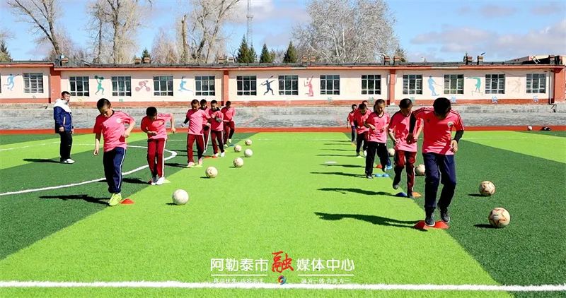 绿茵场上的“黑马”！阿勒泰市这所学校凭什么入选全国足球特色校？-骆驼帮