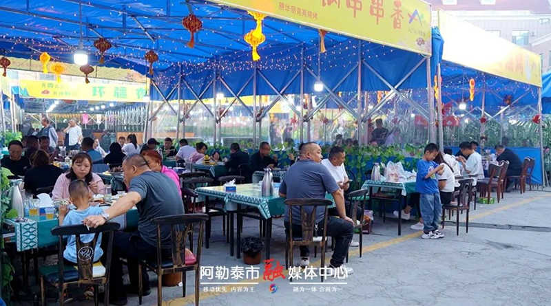 图片[3]-醉美山河·乐游阿禾丨阿禾公路通车后 阿勒泰夜市的“流量密码”藏不住了-骆驼帮