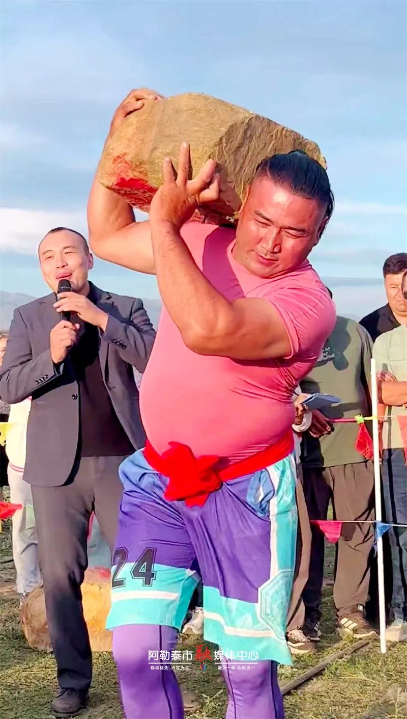 玩转阿勒泰丨举石 射箭 掰腕齐嗨 蒙克牧场这场盛会燃爆阿勒泰夏夜-骆驼帮