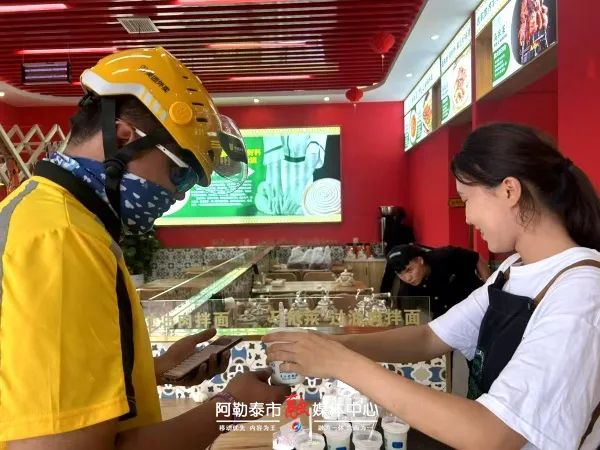 图片[2]-阿勒泰市80家暖“新”微驿站挂牌 为新就业群体打造“温馨港湾”-骆驼帮