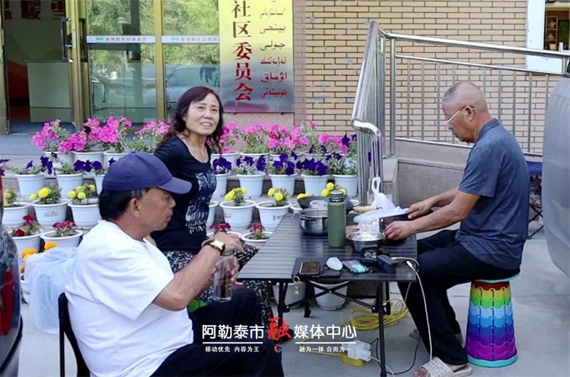 阿勒泰市这波操作太圈粉！共享卫生间+免费停车 游客直呼“细节暖到心窝里”-骆驼帮