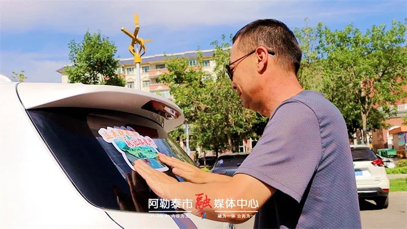 醉美山河·温暖阿禾丨不止车贴与西瓜 阿勒泰市这个街道让“文明暖途”成最美风景-骆驼帮