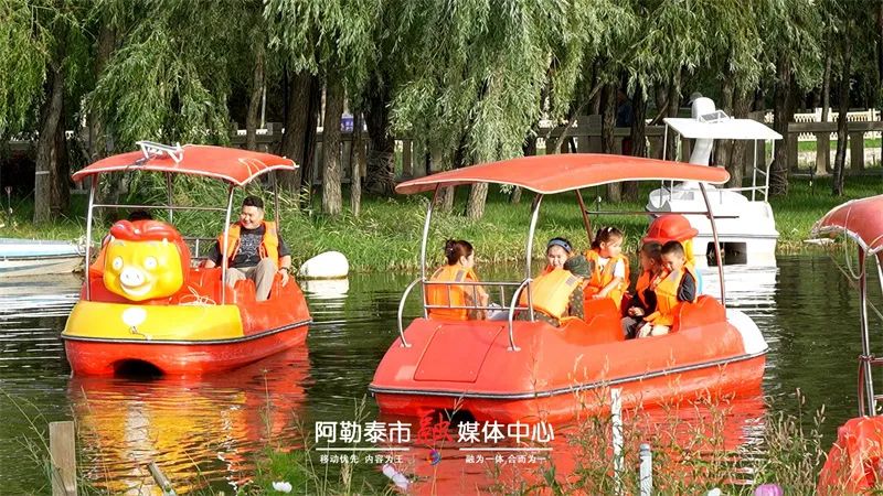 阿勒泰市22℃清凉！ “一湖一林”获赞天然空调-骆驼帮