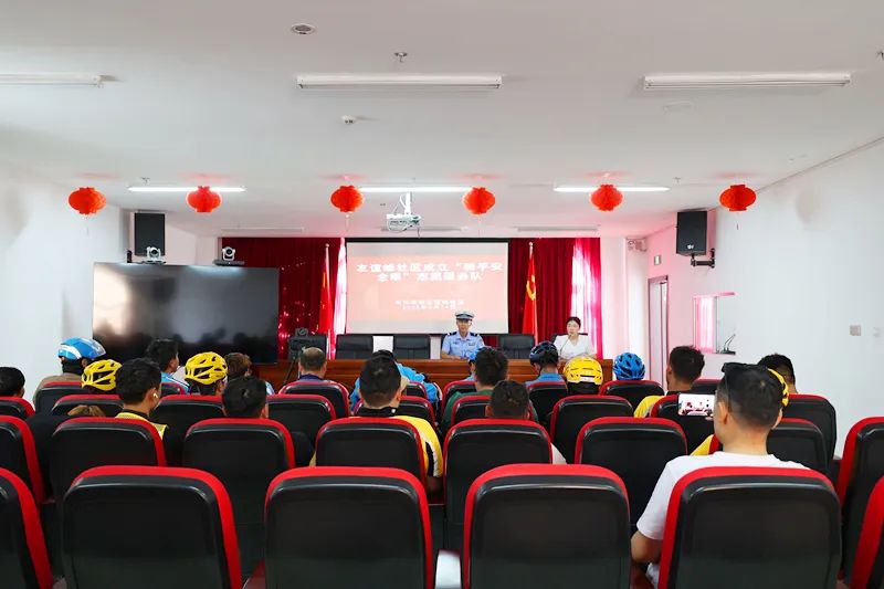 布尔津镇：暖心服务 护航安全-骆驼帮